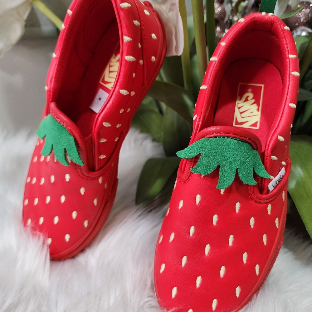 VANSKids Red Classic Slip-On Berry Little Kids Sneakers new